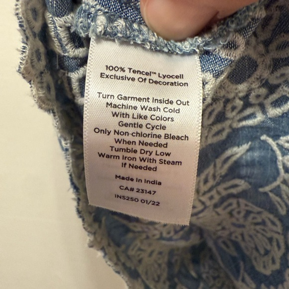 Talbots Embroidered Tunic Boho Chambray Sleeveless Blue White Small Top Button - Picture 3 of 5